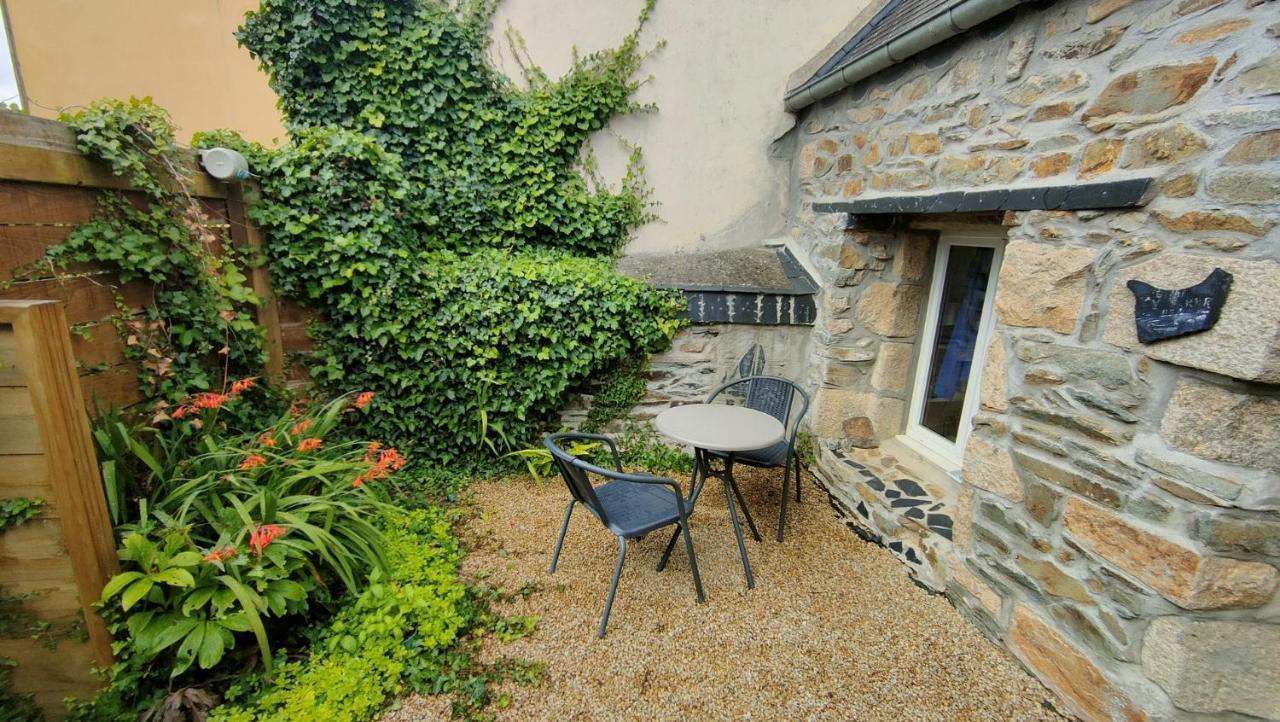 Ploubezre Maisonnette Avec Cour מראה חיצוני תמונה